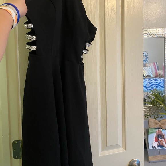 Black Formal Dress with cute silver design ! - Picture 5 of 7